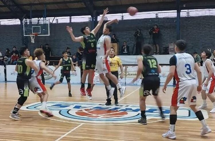 Lorito pierde su racha invicta, pero sigue líder