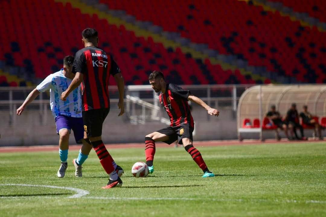 Luvera probó una segunda formación en primer amistoso de Rangers