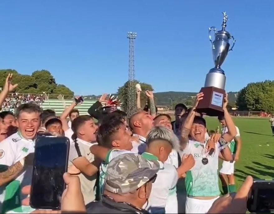 ¡Constitución Unido goleó y ascendió de división!