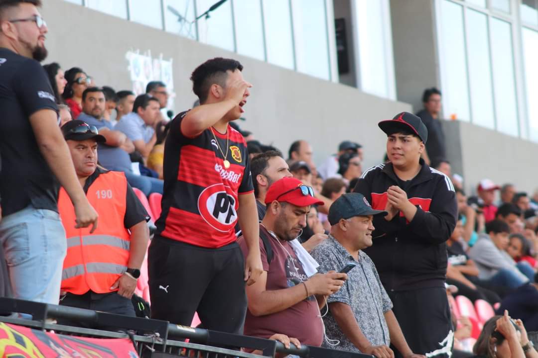 Hinchada piducana recibió pésima información en la previa a duelo ante Barnechea