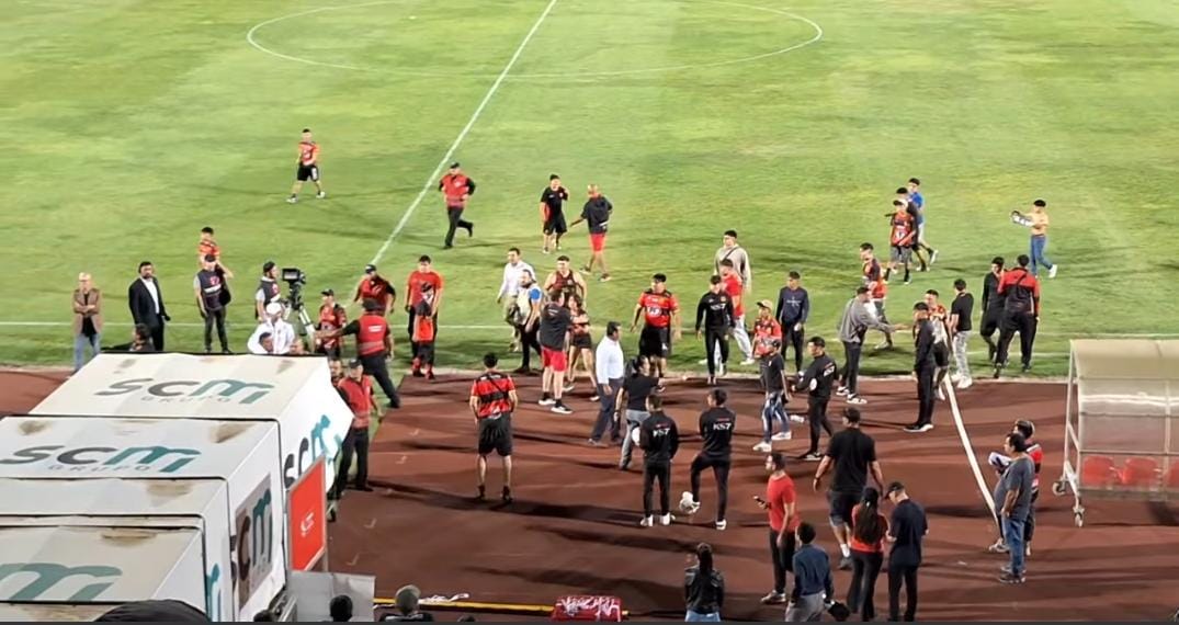 ¿Qué castigos podría tener Rangers tras invasión de sus hinchas ante San Luis?
