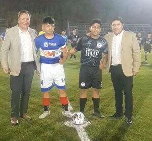 Sueño cumplido: Aurora de Chile recibió oficialmente la iluminación de su cancha