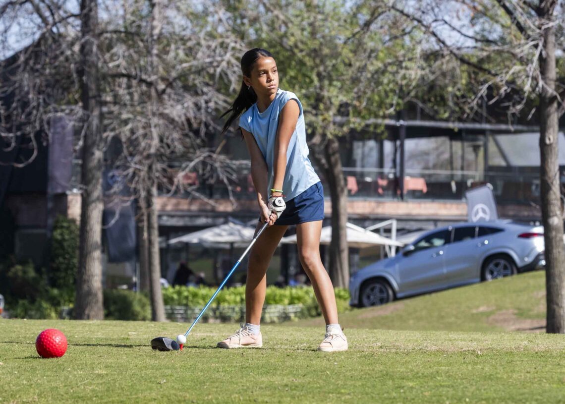 Talquina Julieta Frazier se proyecta como una de las grandes cartas del golf chileno