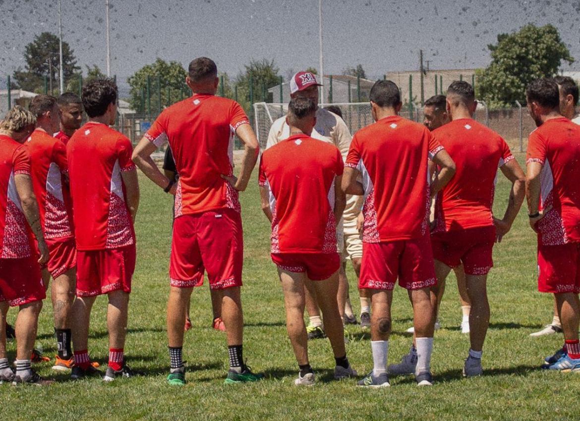 Linares ratificó a su entrenador para lo que queda de temporada en la Segunda