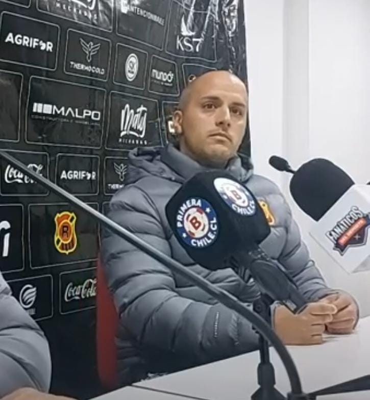 Nicolás Bochini y “Pato Yáñez” a hinchas: “Para descargar la tensión, respondí con una seña que no corresponde”