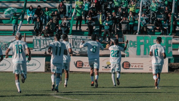 Cuatro jugadores de Constitución marginados por decisión técnica