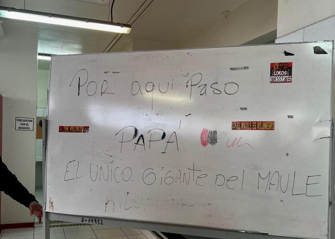 [IMAGEN] “Por aquí pasó papá”: El mensaje que dejó Rangers en camarín de Curicó