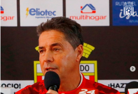 Héctor Almandoz y su futuro: “Mi prioridad es quedarme en Curicó”