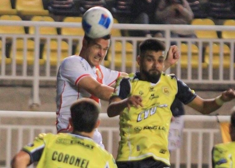 Curicó Unido sufrió una dura derrota sobre el final en su visita a Quillota