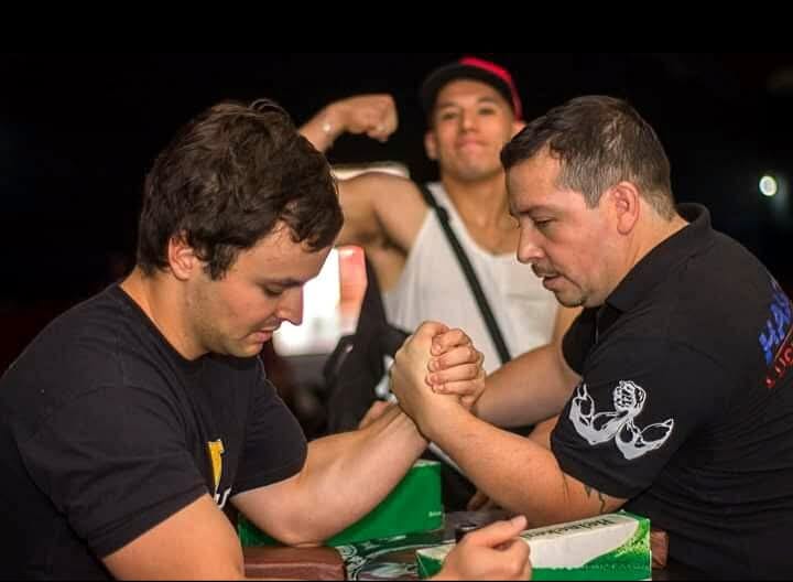 Talquino busca apoyo para representar a Chile en el Panamericano de lucha de brazos en Argentina