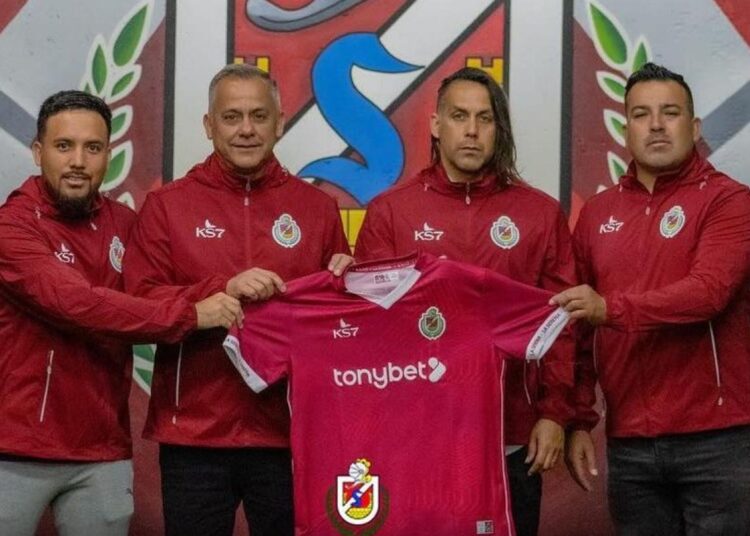 Erwin Durán ya tendría su cuerpo técnico definido para su llegada a Rangers