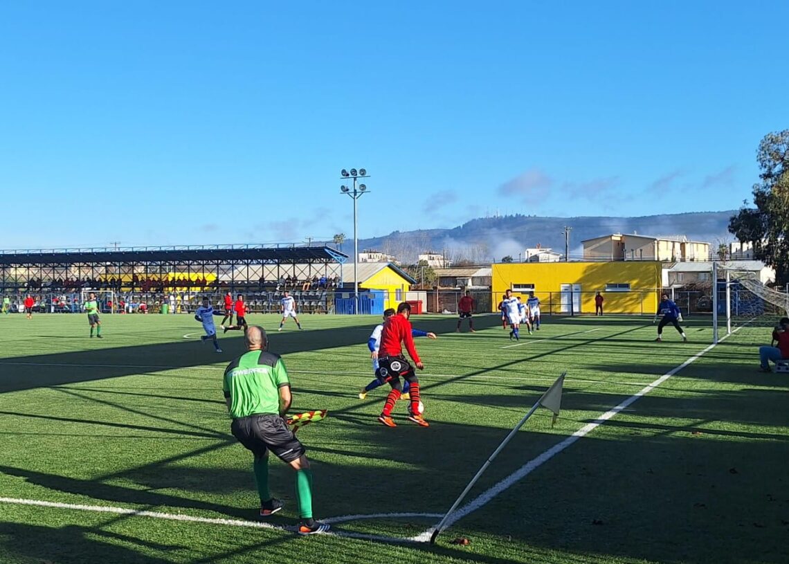 Rangers ajusta su oncena y preparación en pasto sintético antes de visitar a Wanderers